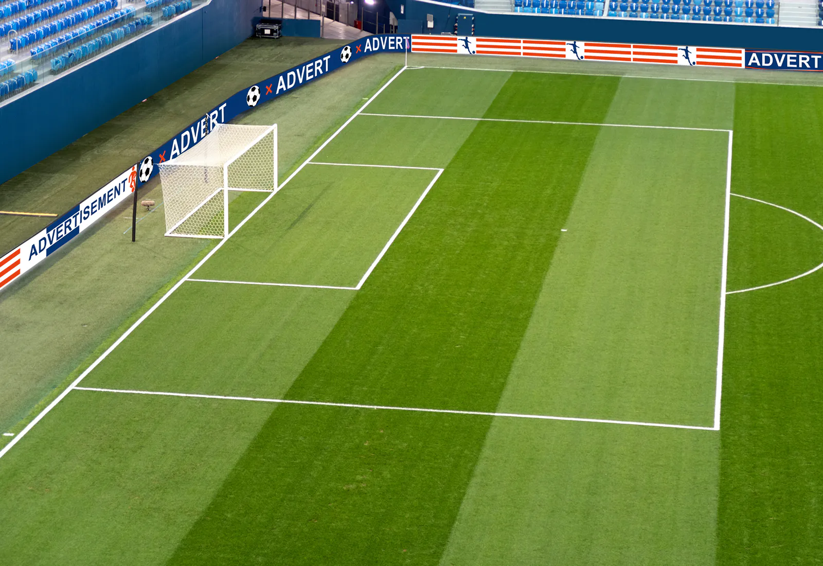 Panneaux publicitaires LED au bord d’un terrain de football